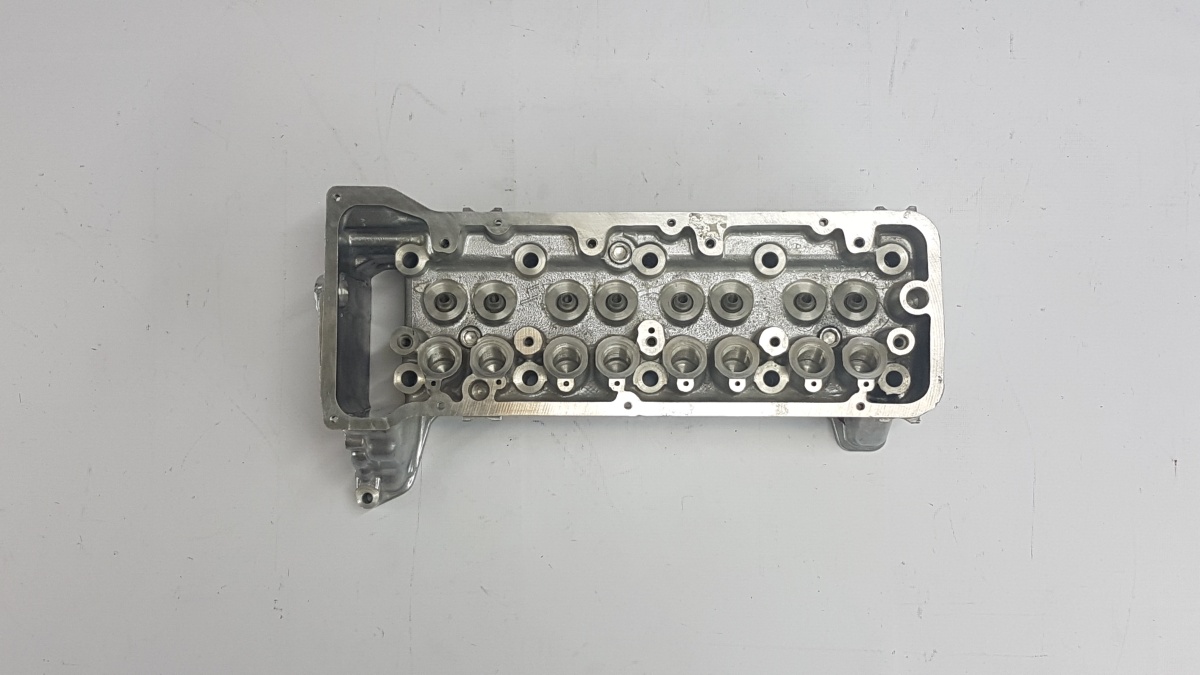 Головка блока цилиндров 21214/2123 под датчик фаз голая без шпилек